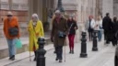 Elegance at Any Age_ London&#39;s Over 50, 60, 70 Street Fashion...