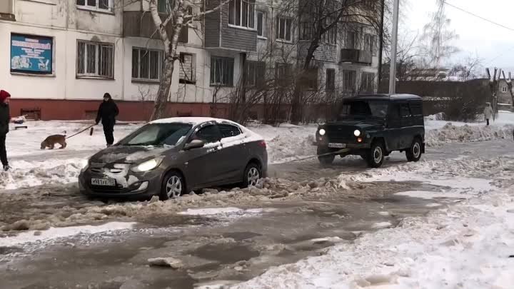Алтайских водителей начали штрафовать за объезд затопленной дороги. Те, кто