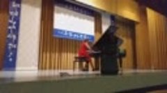 Внучка играет на форте-пиано в г.Новый Уренгой (конкурс лаур...