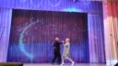 Вальс танцуют супруги Александр Александрович и Лидия Иванов...