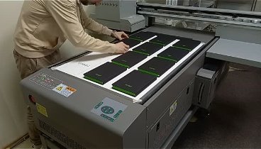 процесс нанесения УФ-печати