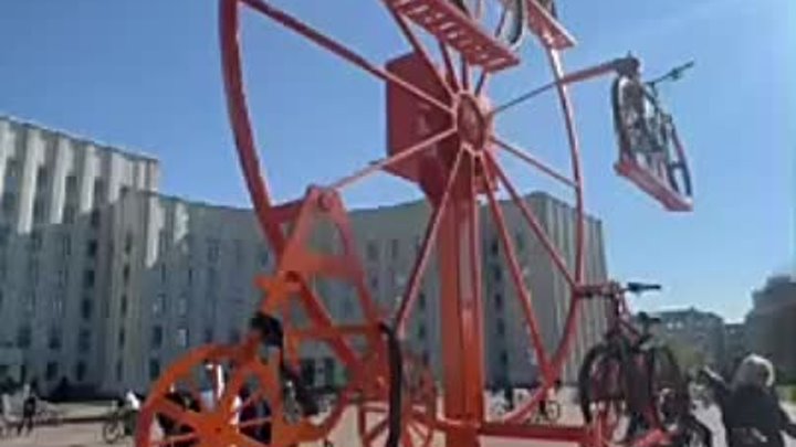 Велопарковку в виде колеса обозрения установили в Могилеве