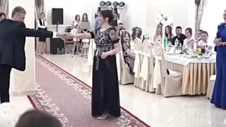 Танец родителей на свадьбе