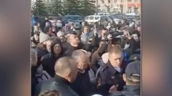 Народный митинг в центре Орска