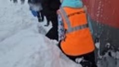 🚆21 января электричка Нижнекамск-Ижевск застряла в сугробе ...