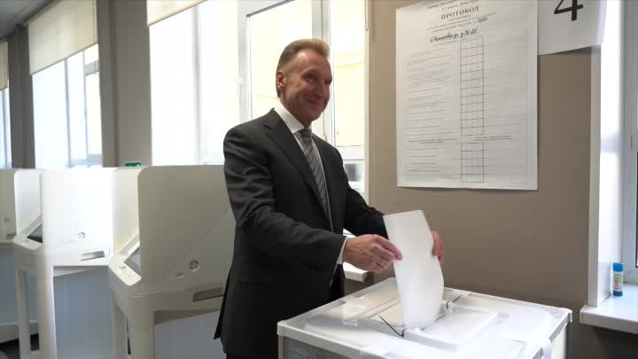 Игорь Шувалов проголосовал на выборах Президента РФ