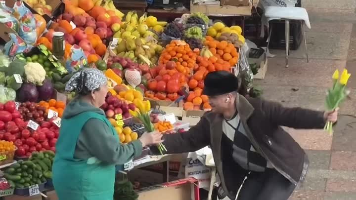 Это вам! Просто так, за то, что вы есть..