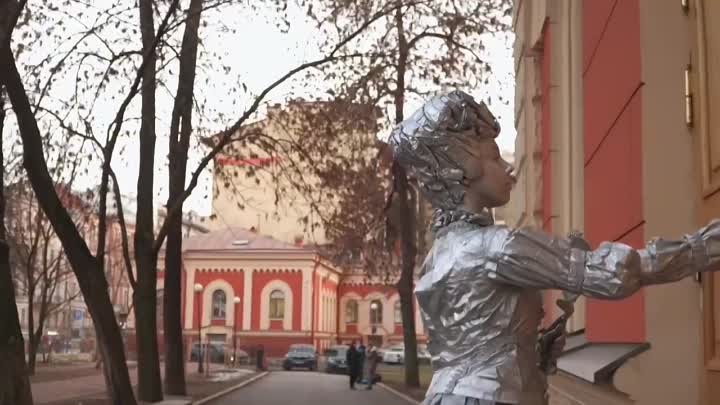 Даже скульптуры идут на выборы президента России