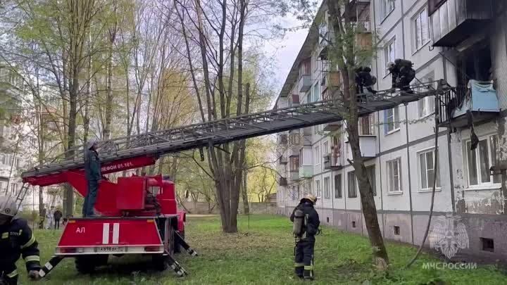 Огнеборцы при пожаре в многоэтажке в Иванове эвакуировали 12 человек