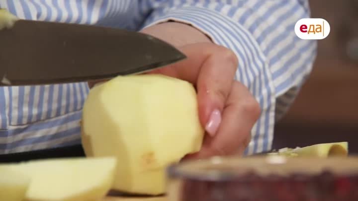 Пирог с яблоками, брусникой и штрейзелем | Дежурный пекарь