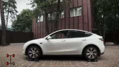 Tesla Model Y привод наглядно:
Второй ролик, куда более уникальный, в нём мы проверили полный привод Tesla Model Y и признаться честно - очень удивились: