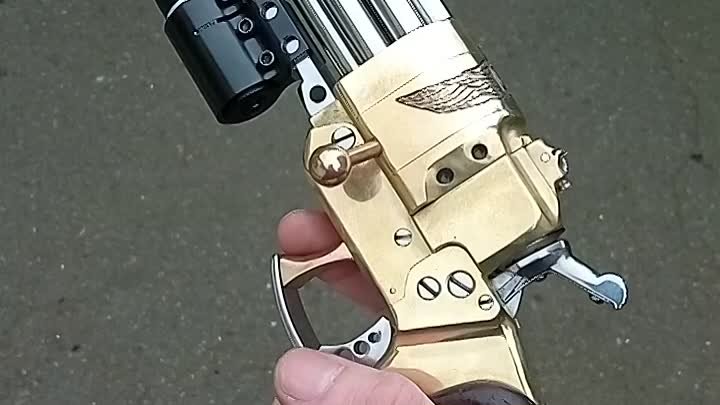 Самодельный многоствольный револьвер под пистоны и шарики от пневматики