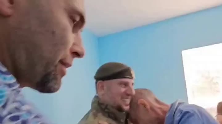 Алаудинов наградил бойцов, которые почти 4 месяца практически в полн ...