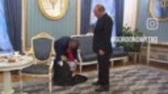 Несколько лет назад Хазанов принёс путину корону 🤡 