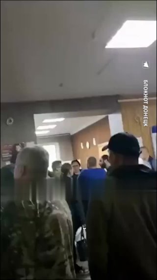 Мужчина накинулся на ветерана и женщину в поликлинике в Донецке
