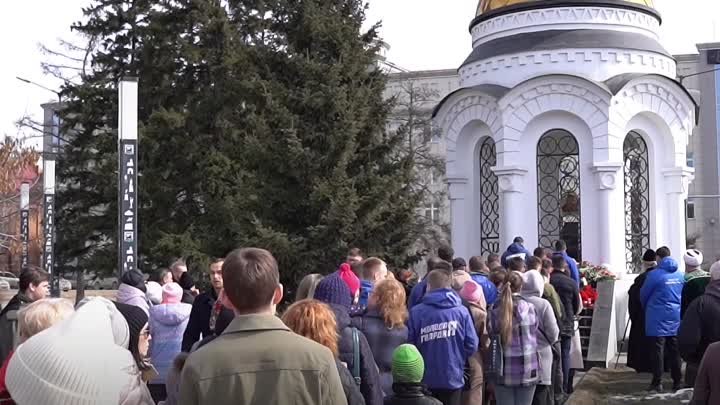 В Иркутске к часовне Казанской иконы Божией Матери возложили цветы в ...