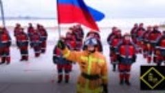 Петербургские спасатели провели флешмоб