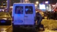 Подозрительный белый микроавтобус с украинскими номерами ста...