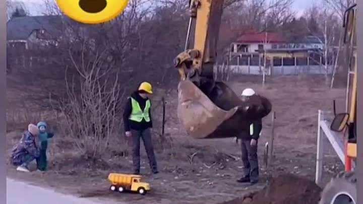 Экскаваторщик красавчик! Подарил пацану счастье 🤗👍