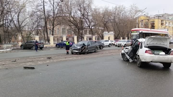 В Нижнем Тагиле на проспекте Мира произошло серьёзное ДТП