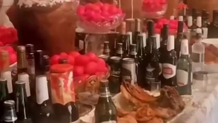 Ничего необычного, просто праздничный стол на Пасху у цыган