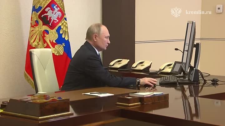 Владимир Путин участвует в выборах онлайн