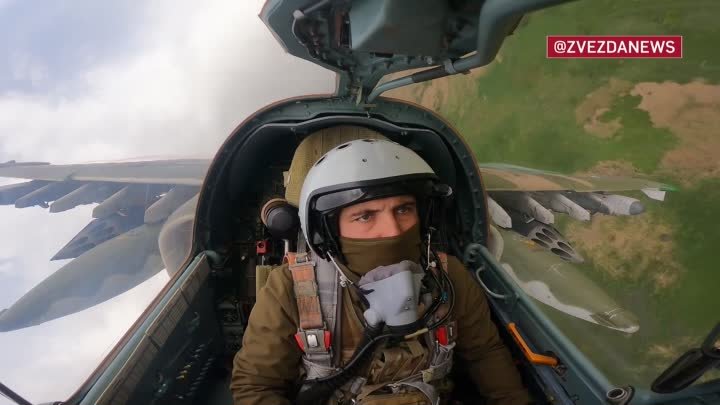 Экипажи штурмовиков Су-25 смешали с землей украинский опорный пункт