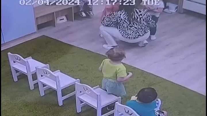 Воспитательница центра детского развития ударила трёхлетнюю девочку