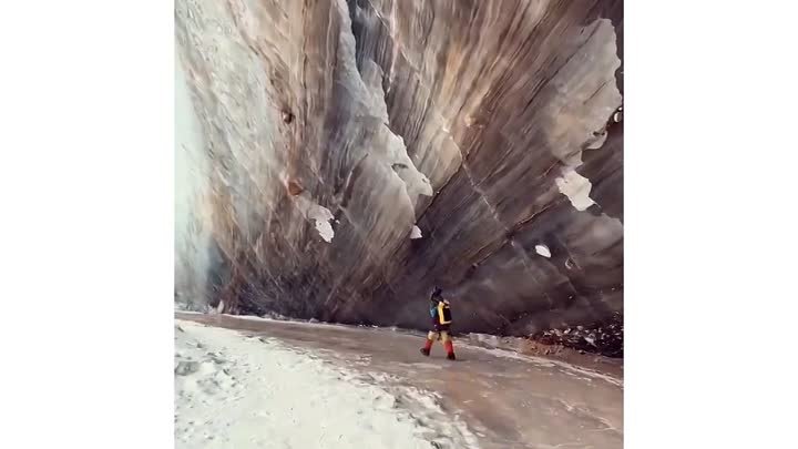 Шикарный ледник Богдановича в Казахстане.