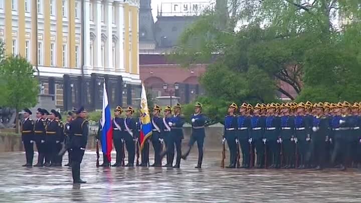 Владимир Путин принимает смотр Президентского полка