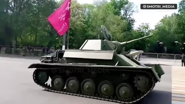 Легендарный танк Т-70 проехал по Мелитополю в честь Дня Победы