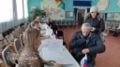 Семья Дерюшевых на избирательном участке