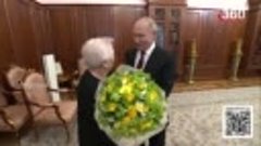 Терпеть не мог выступать： учительница Путина рассказала о ег...