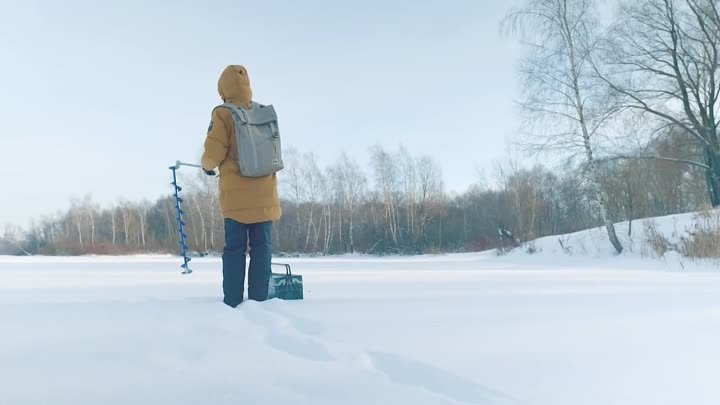 Тонский лед, рыбак