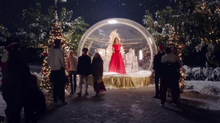 Lea Michele - Christmas in New York (Official Video)