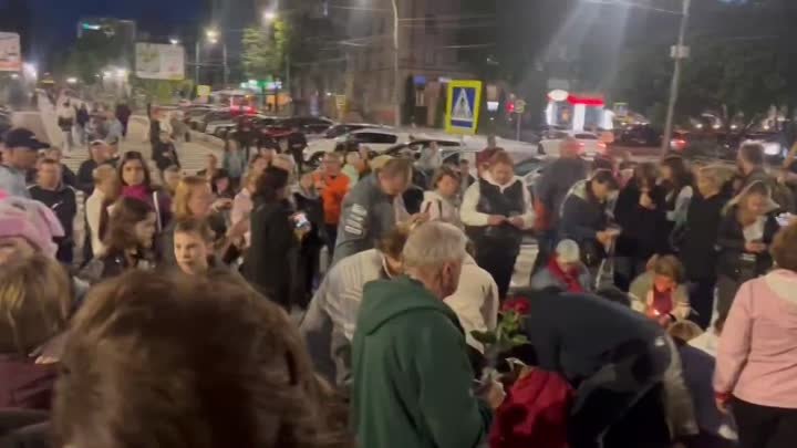 У памятника Героям-комсомольцам в Кишиневе вечером прошла акция