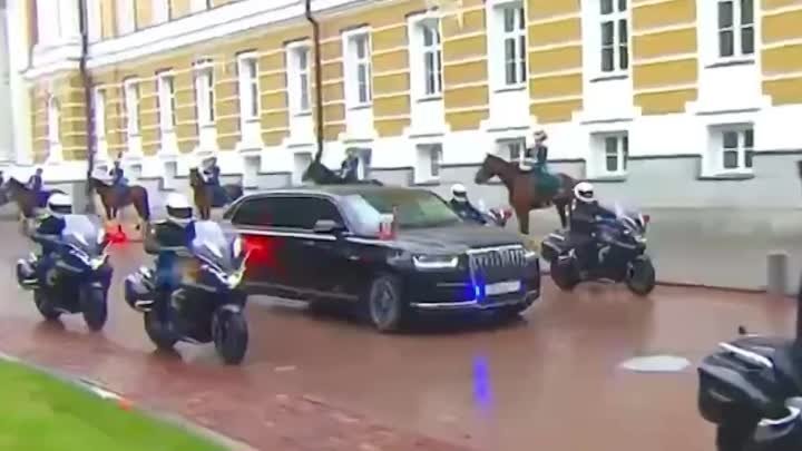 Мотоциклы Aurus впервые замечены в кортеже Путина
