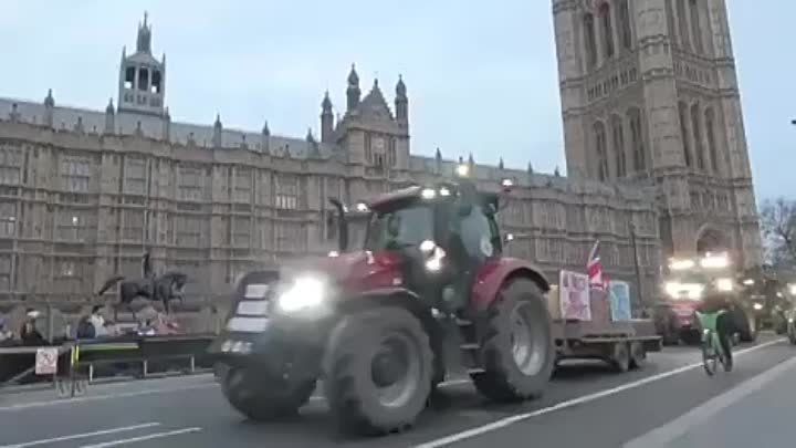 Fermierii britanici nemulțumiți protestează la Londra.