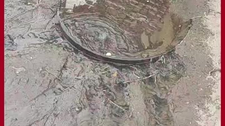 Реки с запашком появились у одного из домов на Белом Яру