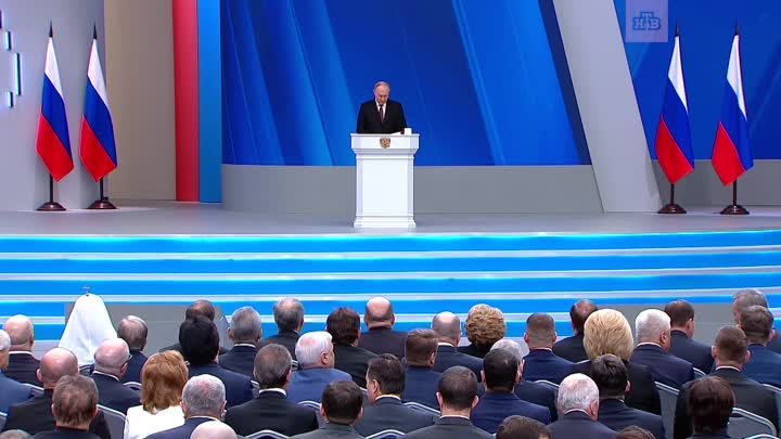 Путин призвал совершенствовать механизм ЕГЭ
