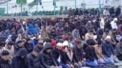 В Екатеринбурге мусульмане собрались на молитву в честь Ураз...