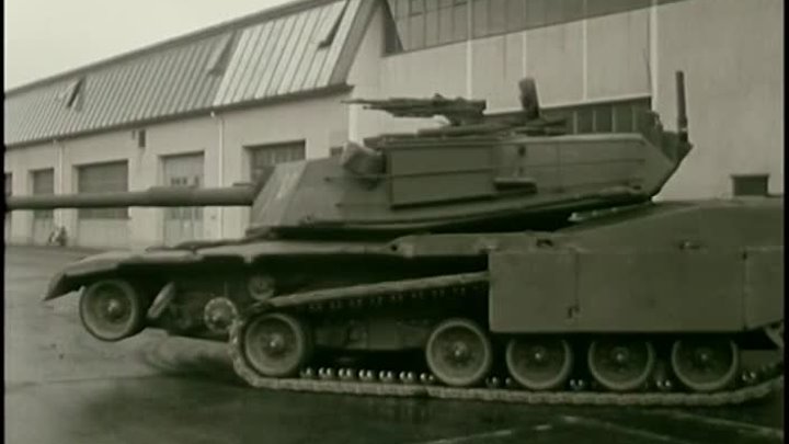 Отрывок из видео где ВС Швейцарии тестируют танк Abrams на маневренн ...