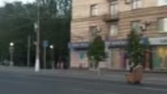В Волгограде поймали электросамокатчика на кресле⁠⁠