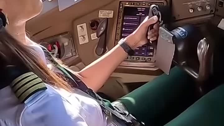 Девушка-пилот!
