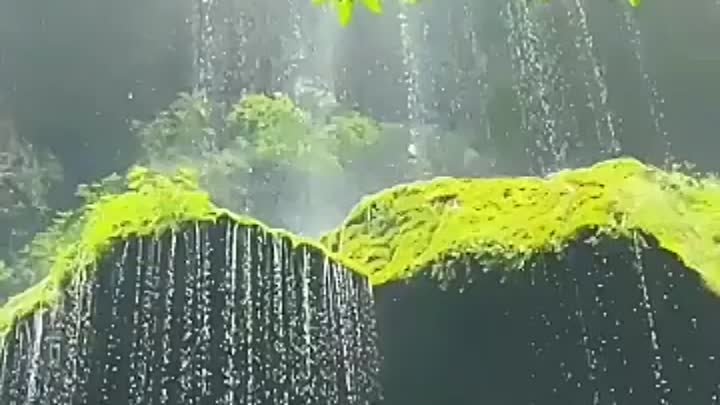 Зонтичный водопад