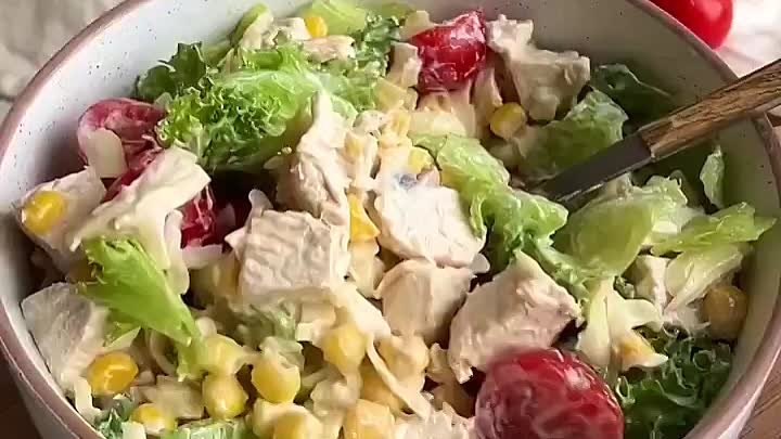 🥙 Легкий салат с грудкой
