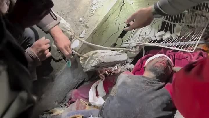 Мученики и раненые при бомбардировке дома семьи Фурвана в районе Аль ...
