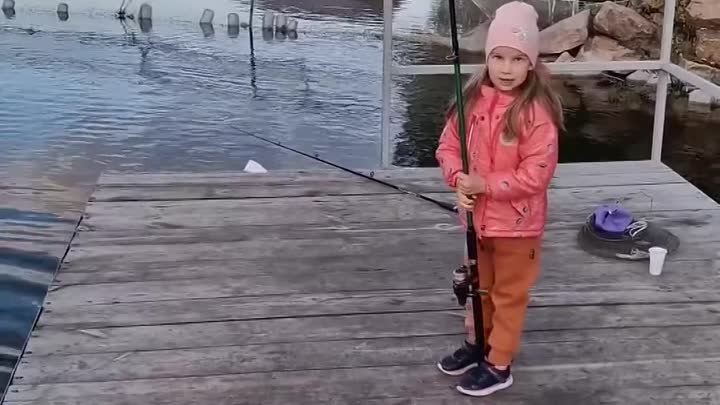 С дочкой на рыбалке , никогда не скучно !