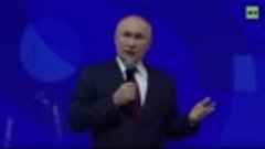 Путин выступает на закрытии Всемирного фестиваля молодёжи