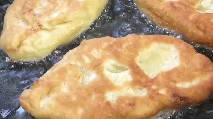 Жареные пирожки с картошкой и жареным луком